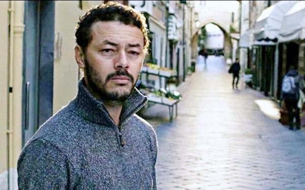 الفنان "أمين الناجي" يواجه انتقادات لاذعة بسبب حرمان "ابنه" من أبسط حقوقه